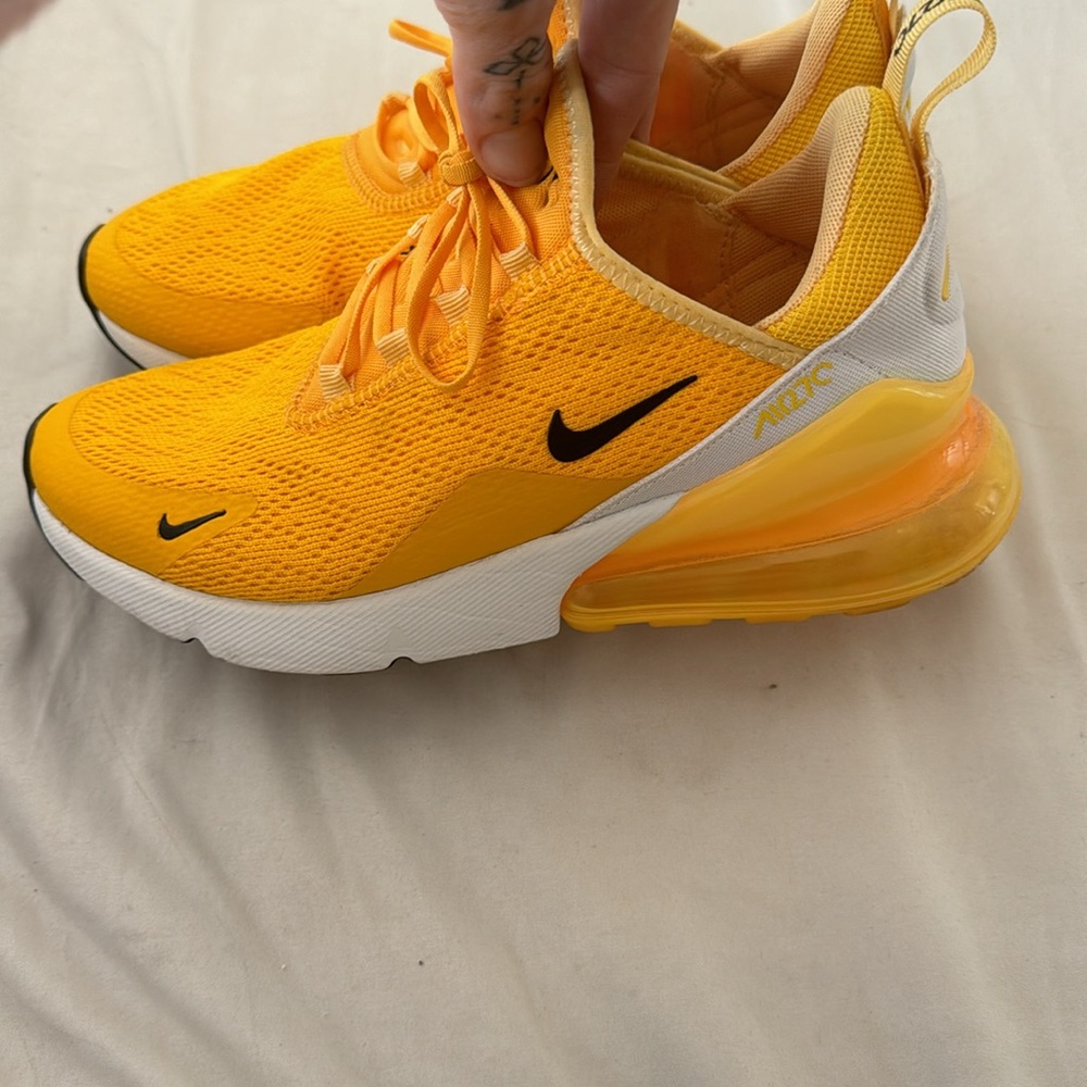Nike Airmax 270 Yellow and Black. Women’s 7.5/ 6Y